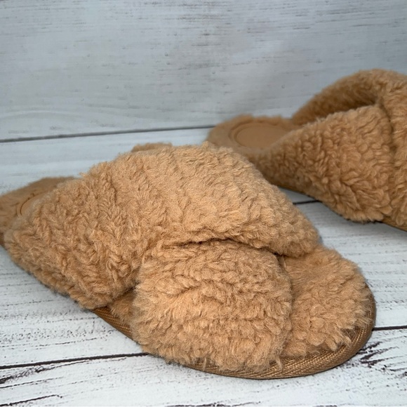 Stars above fur slippers size 5/6 - Picture 8 of 9